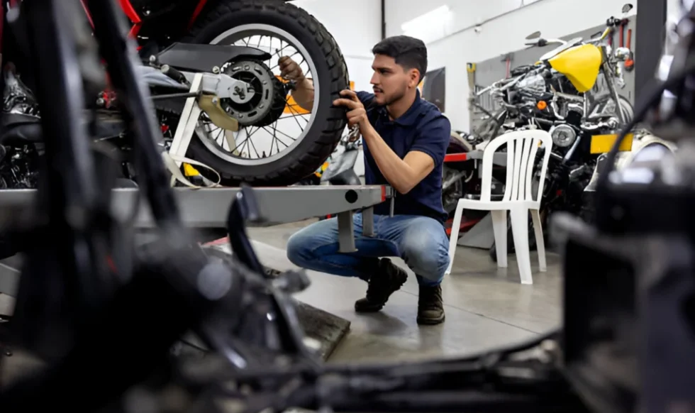 Best-Doorstep-Bike-Service-in-Indore_-1024x683